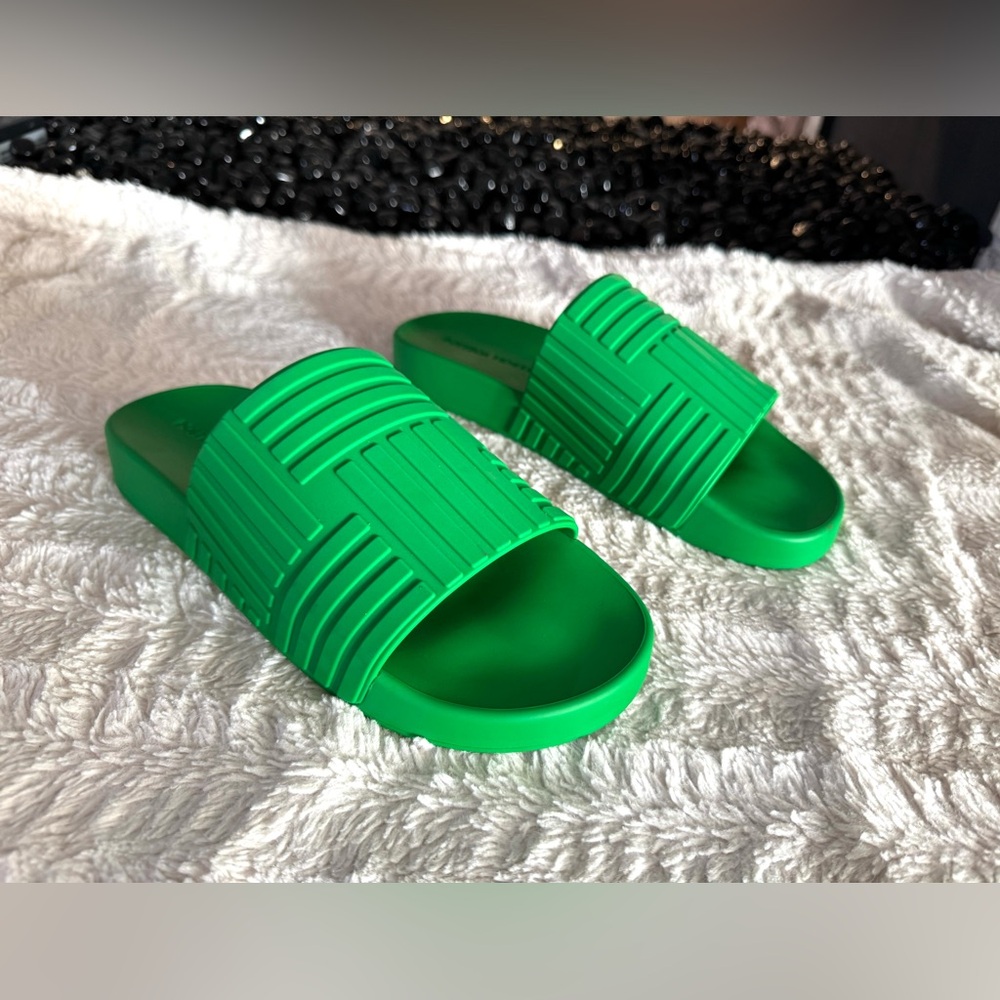Bottega Veneta - Slider Embossed Rubber Green Slides - Picture 5 of 11